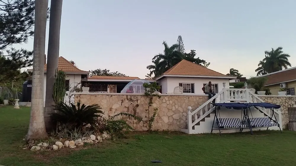 مبيت وإفطار مونتيغو باي The Retreat @ A Piece Of Paradise فندق مبيت وإفطار